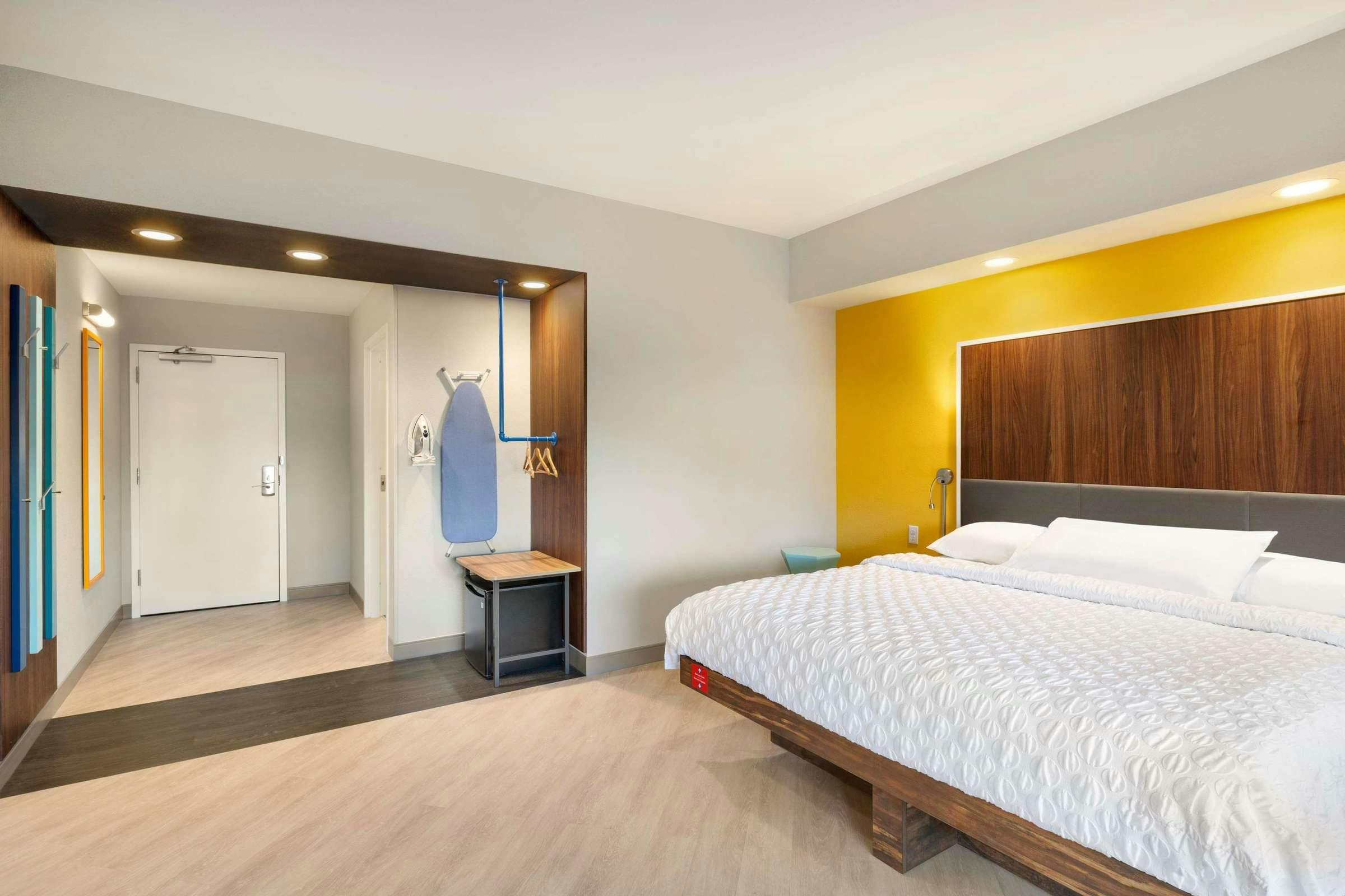 Hotel Tru by Hilton Cheyenne WY photo 4