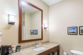 Hotel Comfort Suites Burlington photo 5
