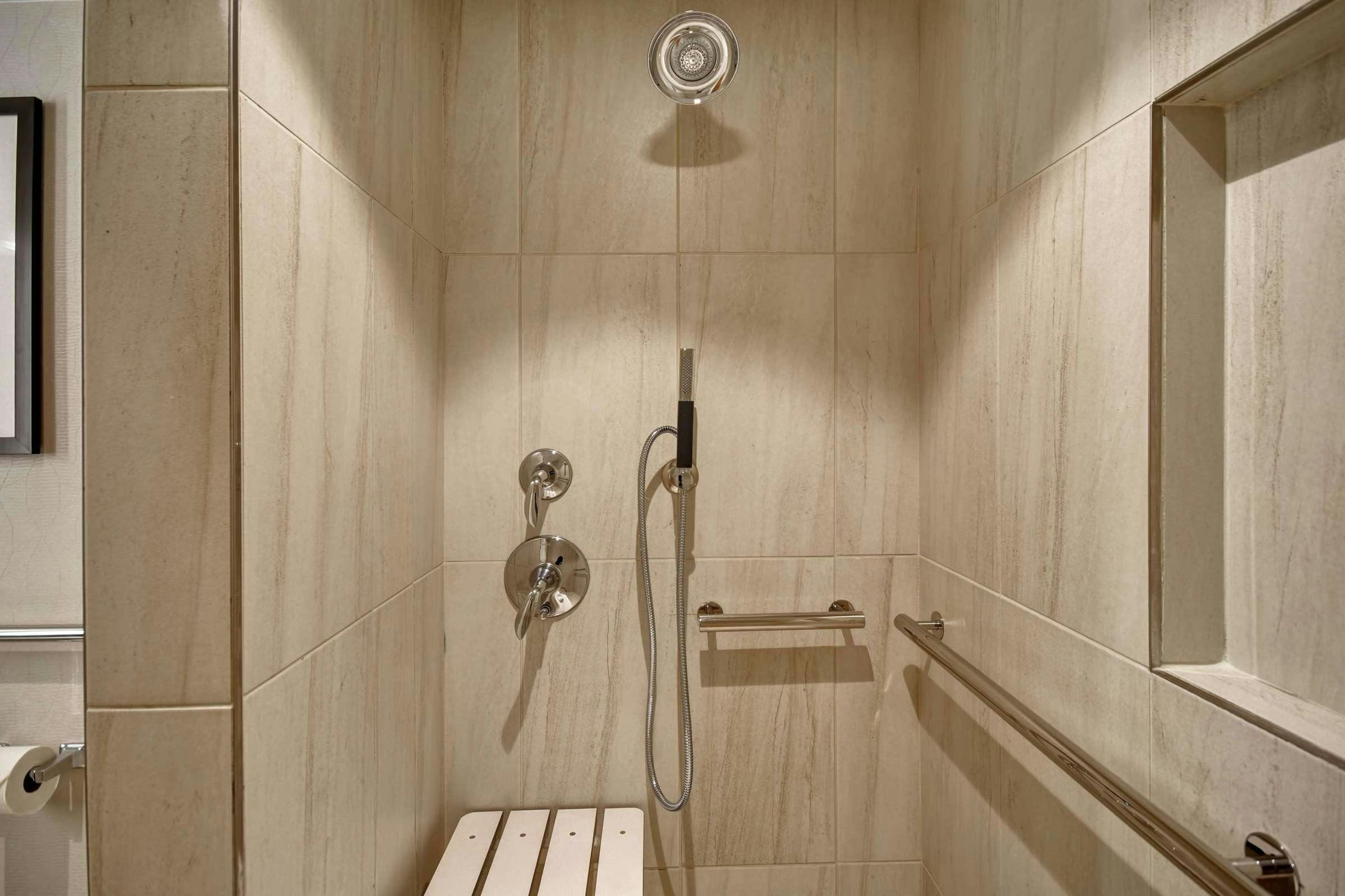 Hotel Embassy Suites by Hilton Raleigh Durham Research Triangle photo 5