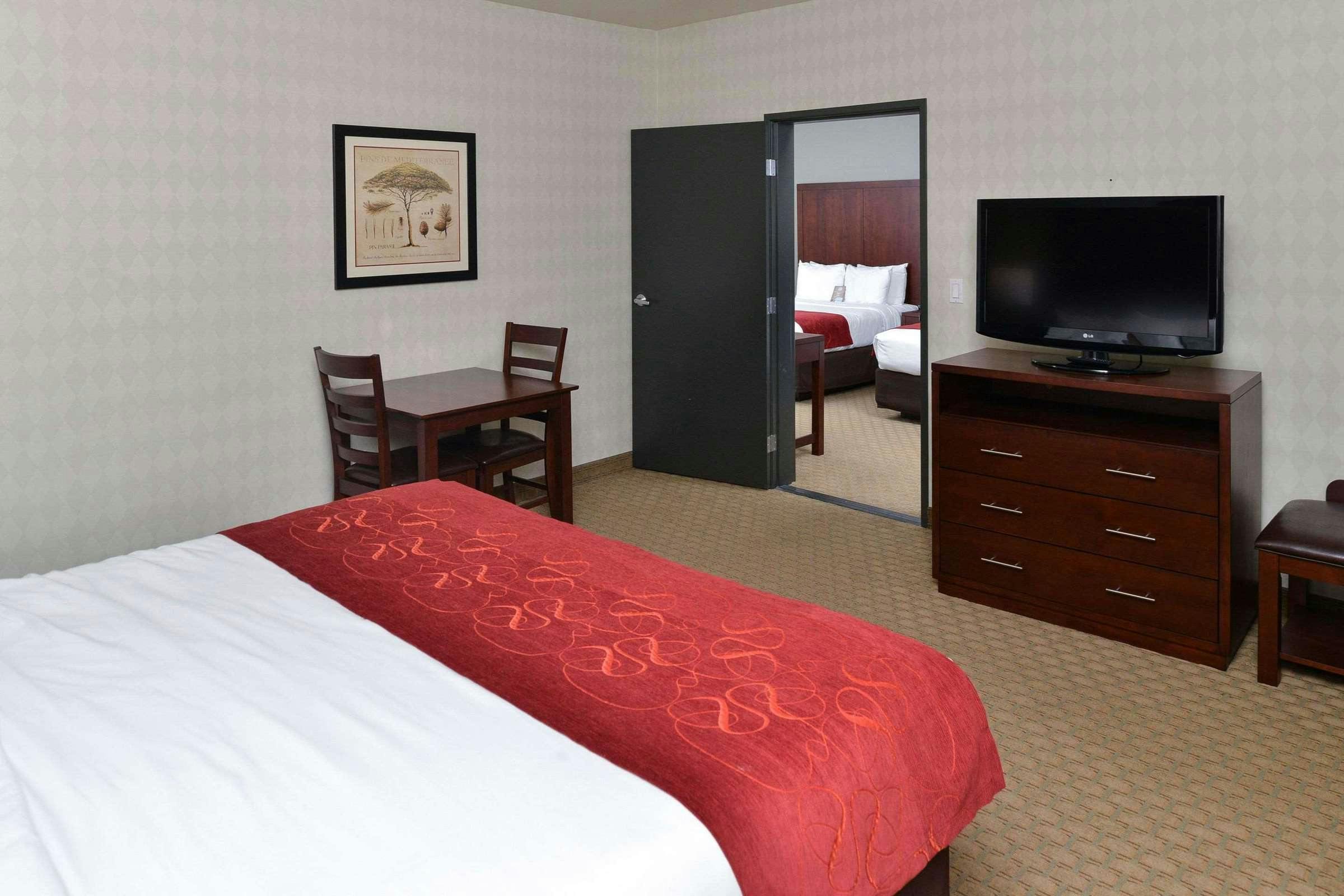 Hotel Comfort Suites Airport Tukwila Seattle photo 3