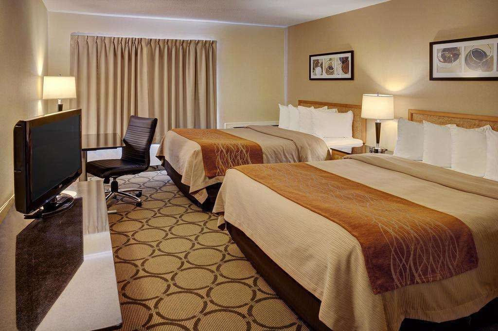 Hotel Comfort Inn Newmarket, ON photo 1