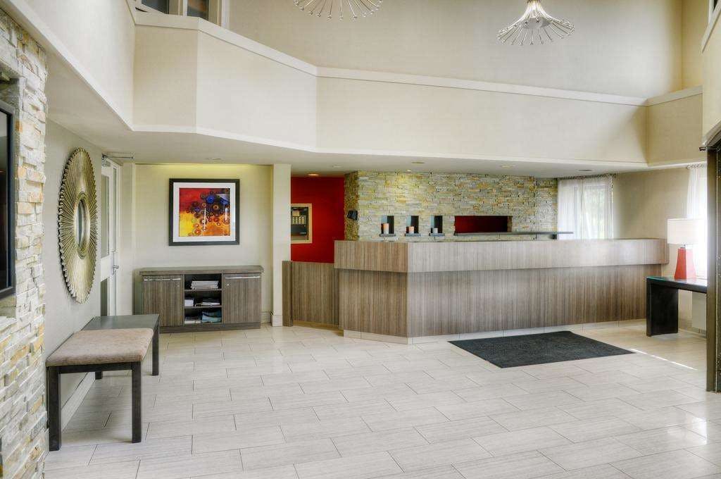 Hotel Comfort Inn Newmarket, ON photo 5