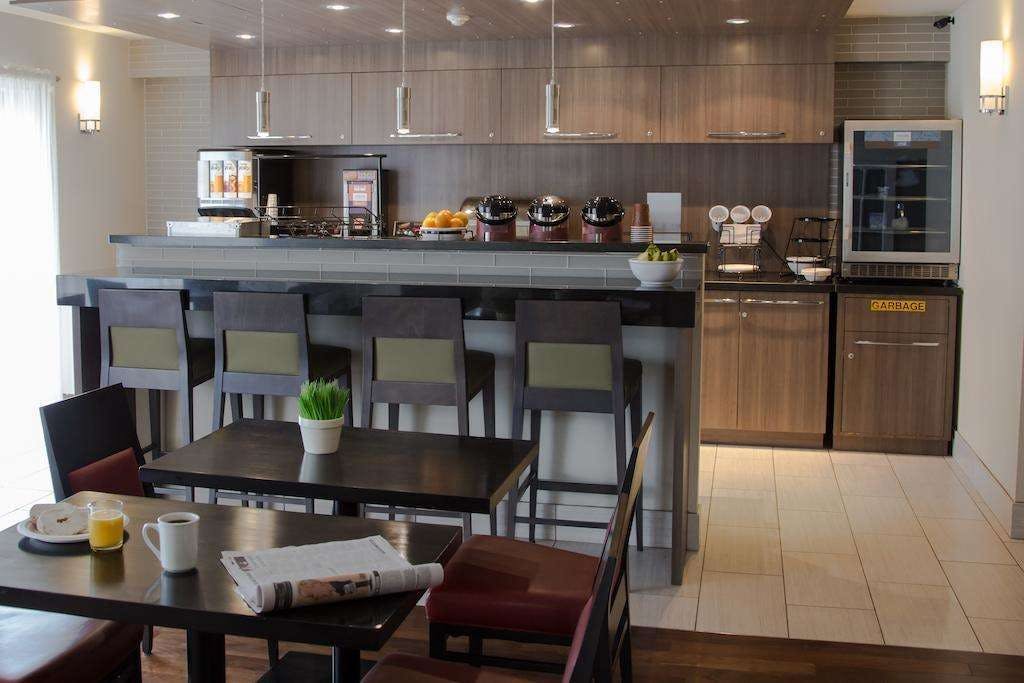 Hotel Comfort Inn Newmarket, ON photo 4