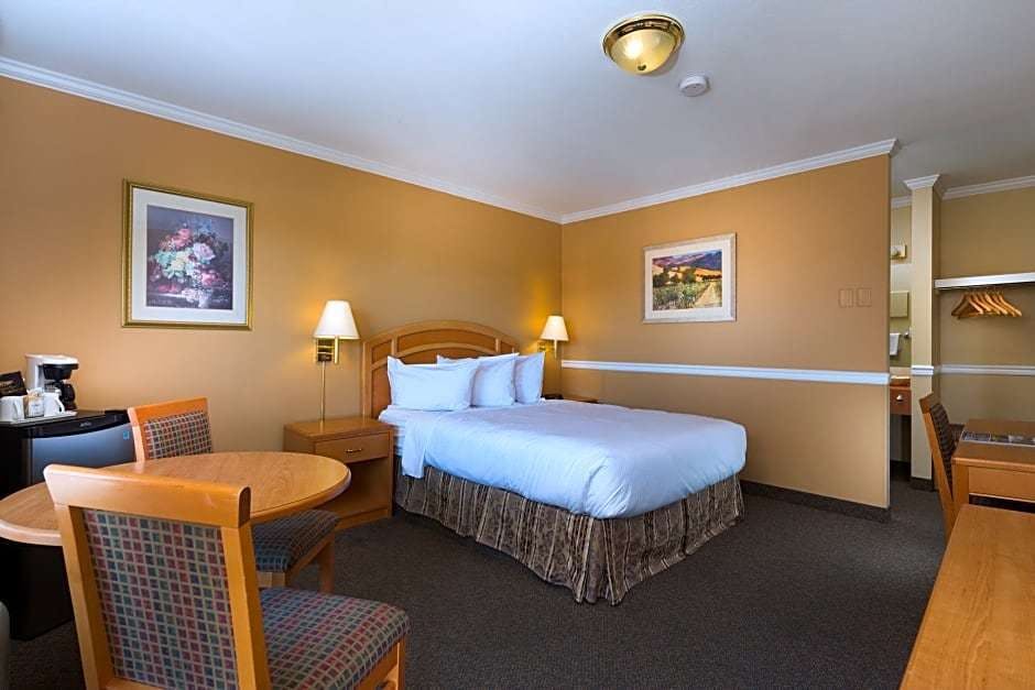 Hotel Econo Lodge Inn & Suites Kelowna photo 3