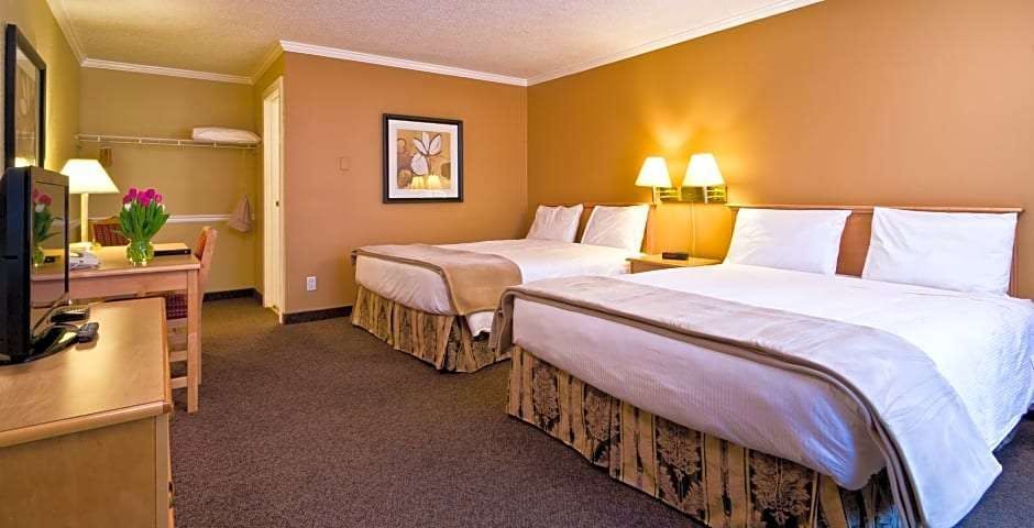 Hotel Econo Lodge Inn & Suites Kelowna photo 1