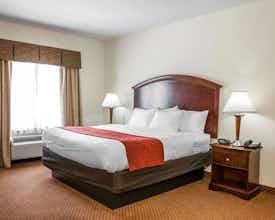 Hotel Comfort Suites near Indianapolis Airport photo 1