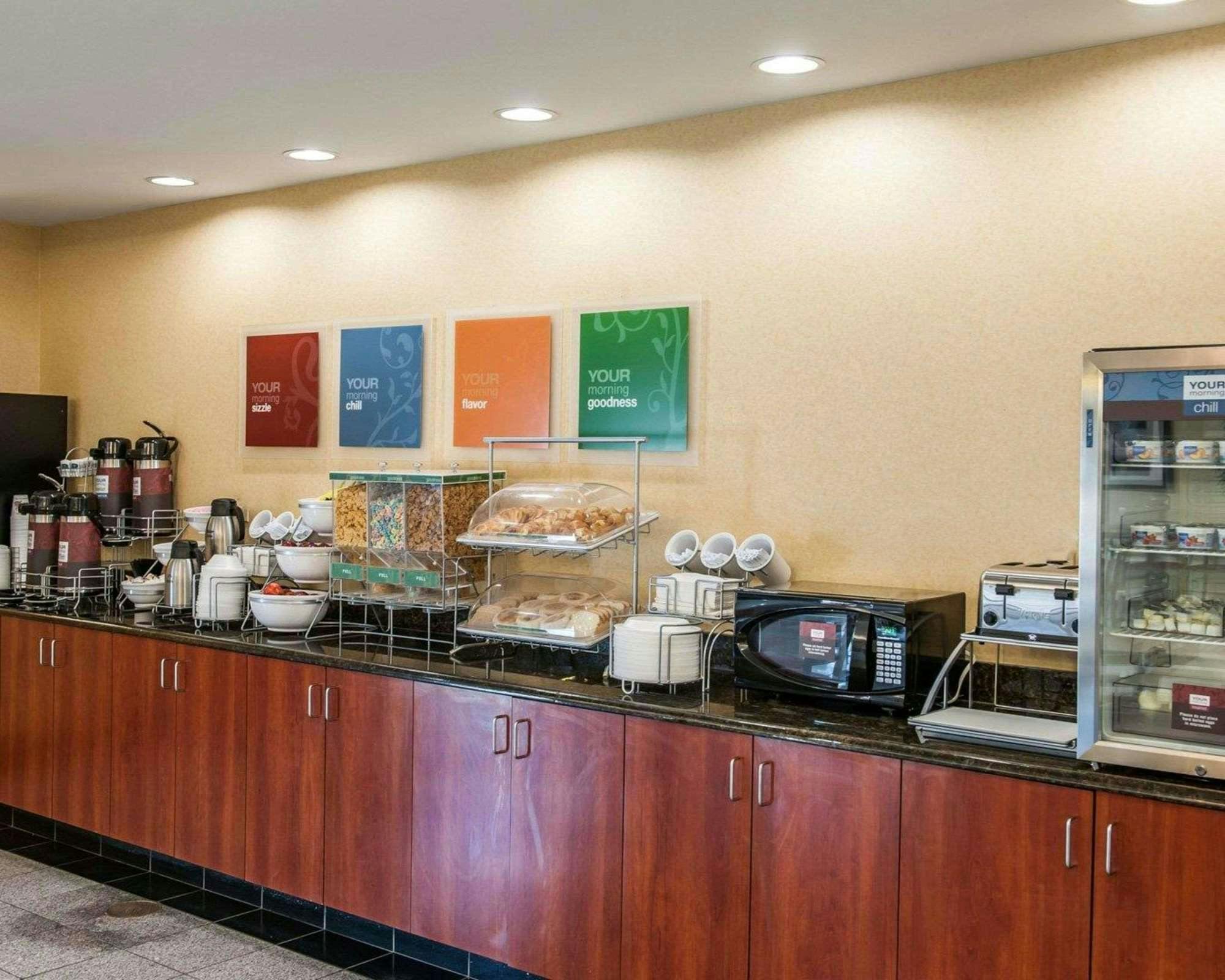 Hotel Comfort Suites near Indianapolis Airport photo 4