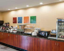 Hotel Comfort Suites near Indianapolis Airport photo 4