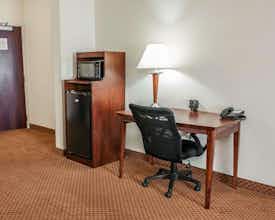 Hotel Comfort Suites near Indianapolis Airport photo 2
