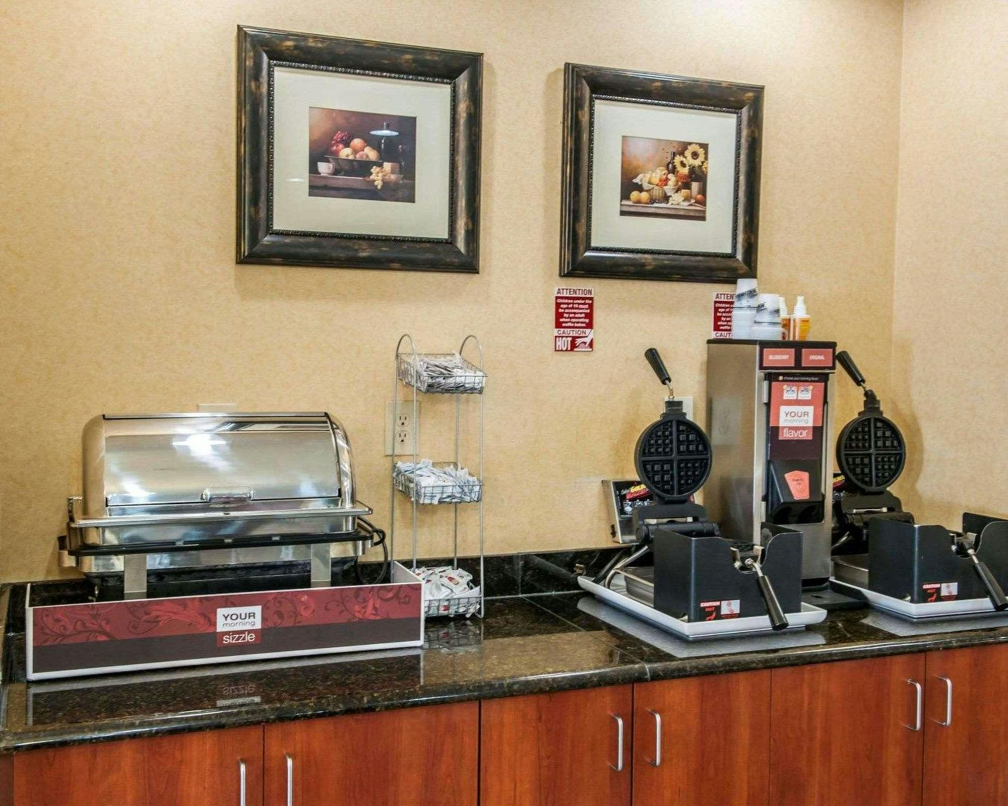 Hotel Comfort Suites near Indianapolis Airport photo 5