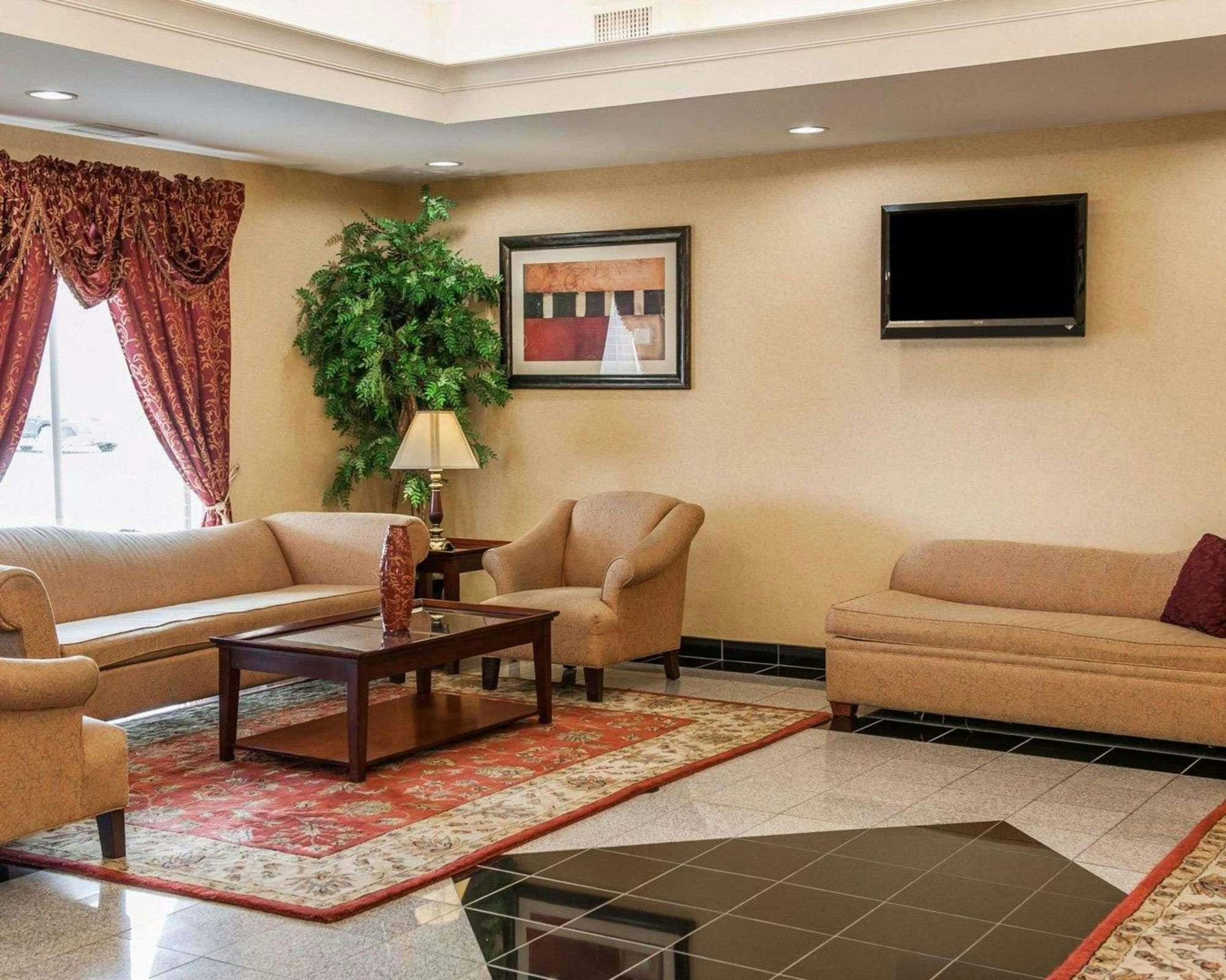 Hotel Comfort Suites near Indianapolis Airport photo 3