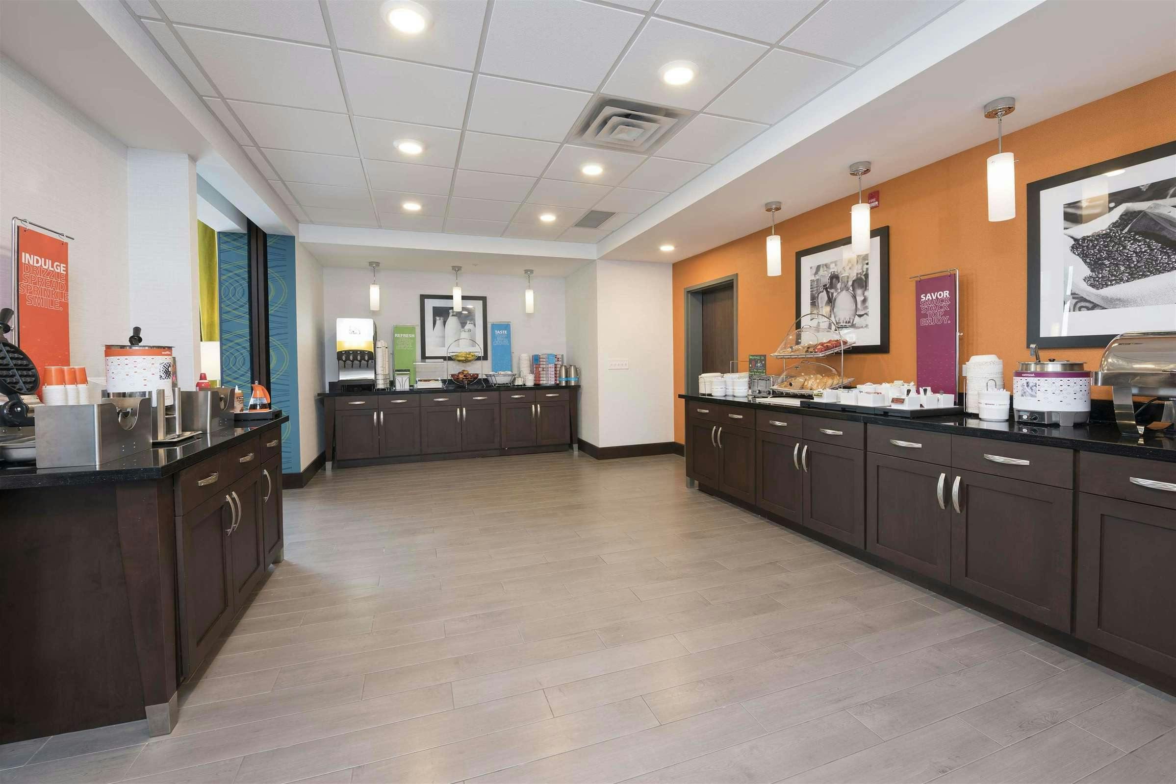 Hotel Hampton Inn Westfield photo 3