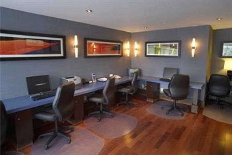 Hotel Sandman Hotel & Suites Winnipeg Airport photo 2