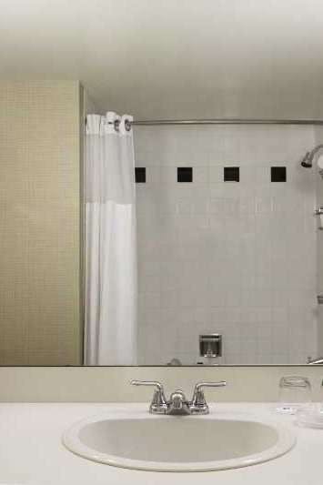 Hotel Coast Victoria Hotel & Marina by APA photo 4