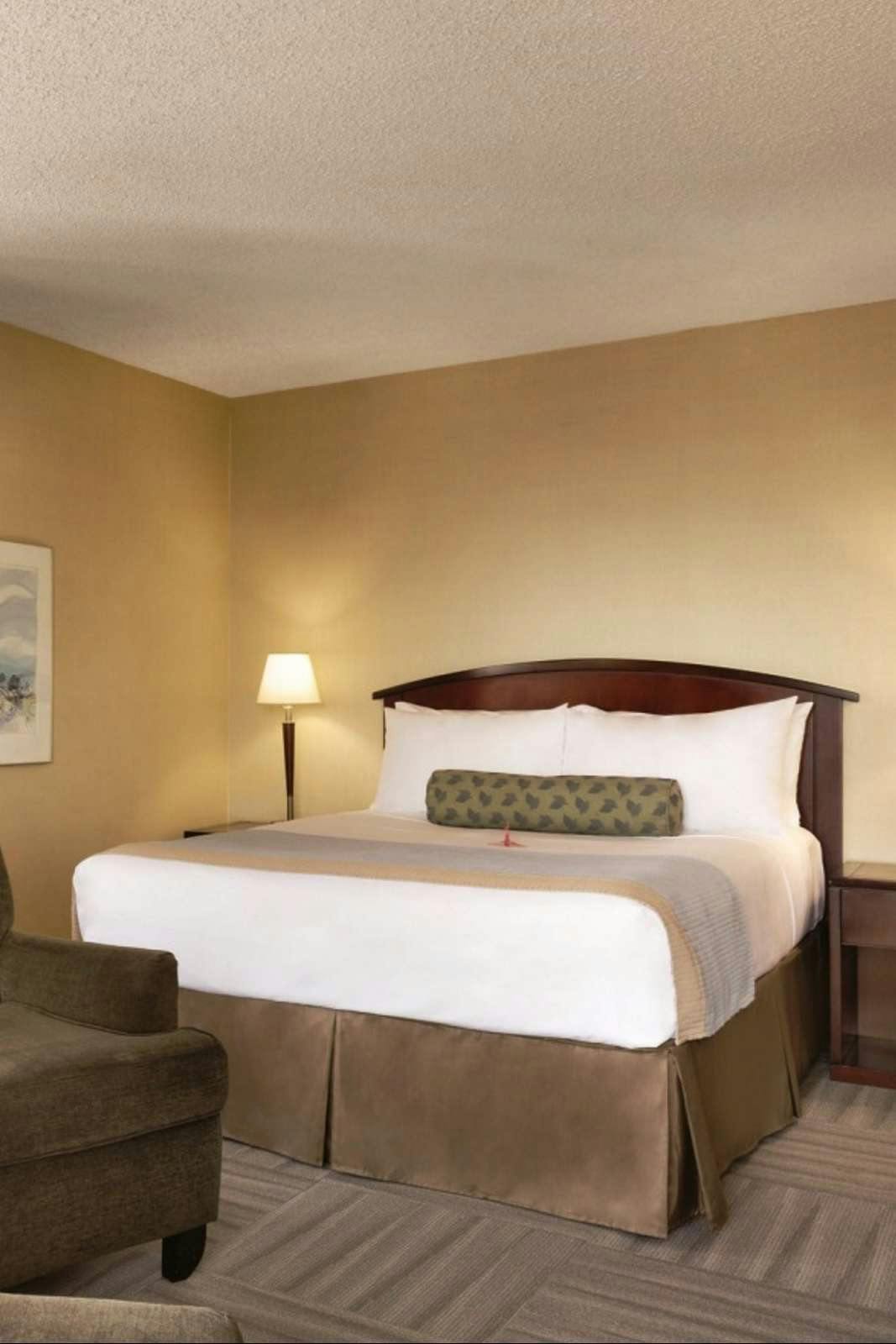 Hotel Coast Victoria Hotel & Marina by APA photo 1