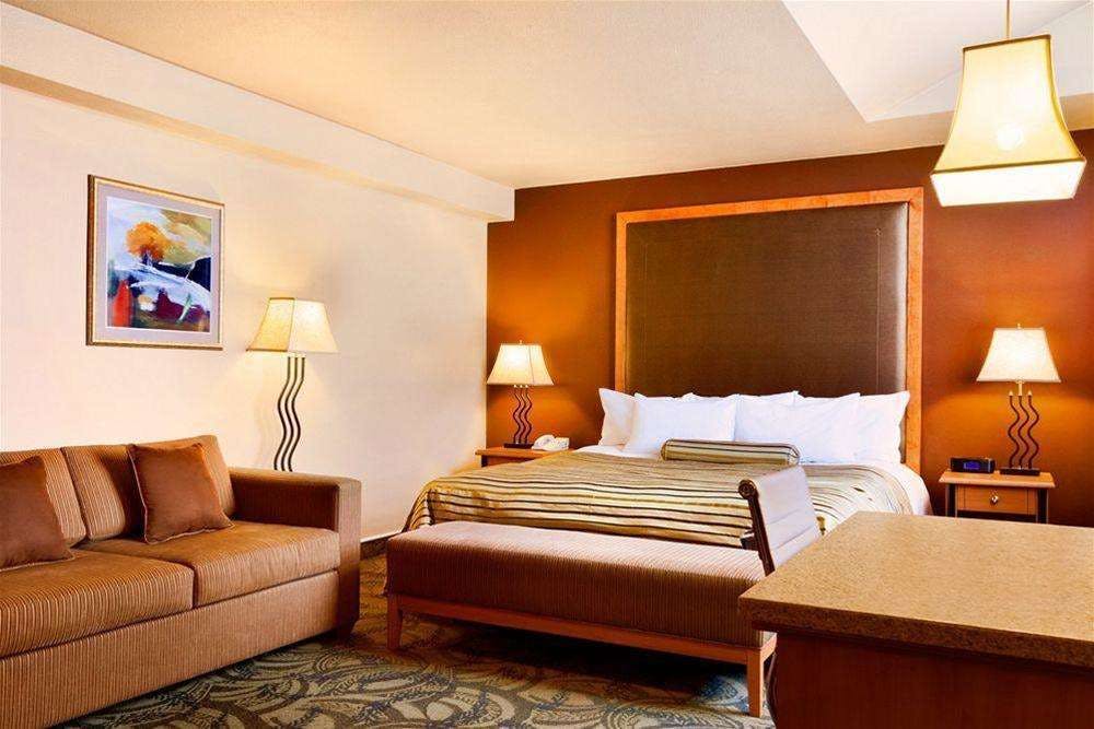 Hotel Poco Inn and Suites Hotel and Conference Centre photo 2