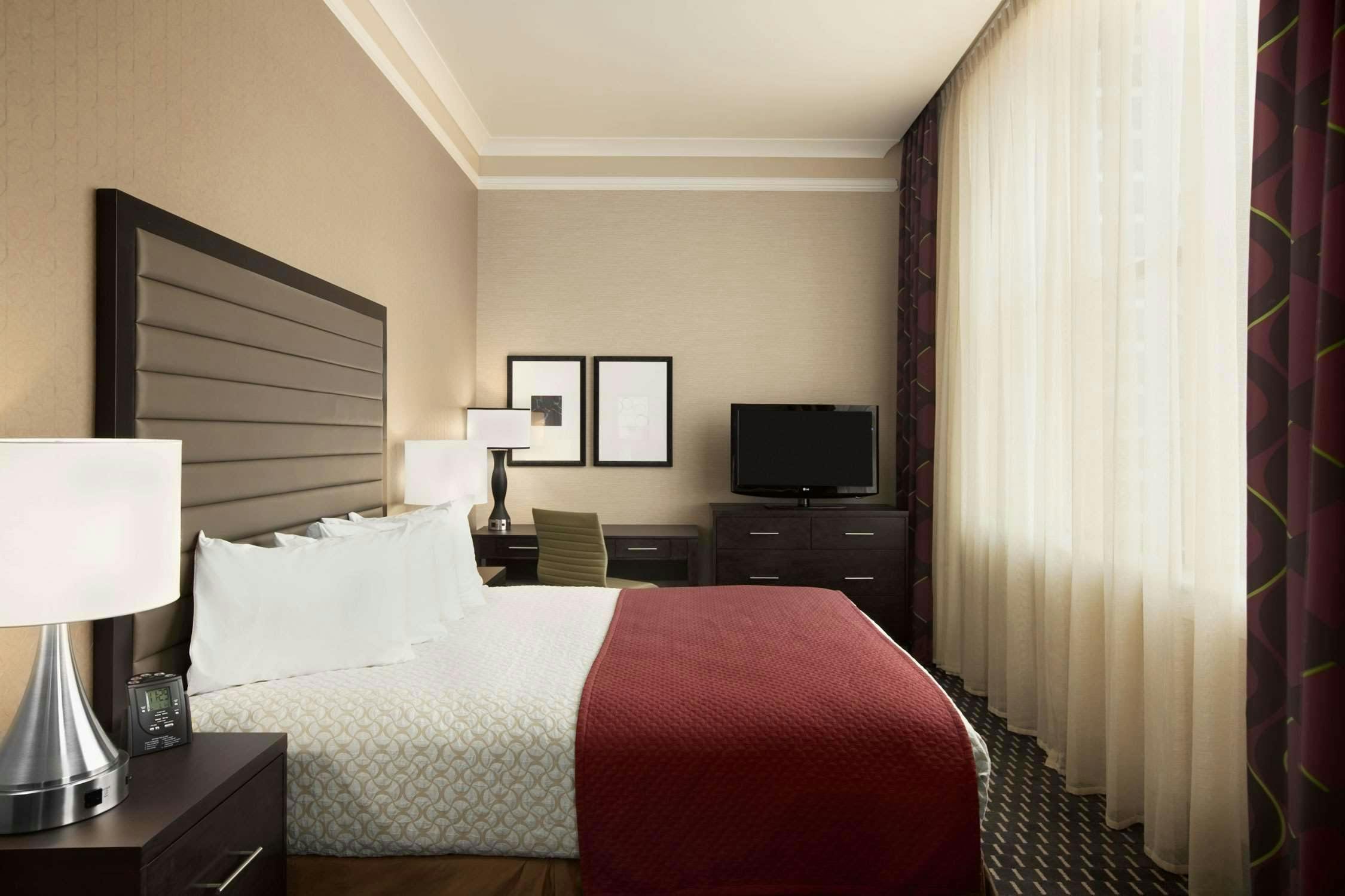 Hotel Embassy Suites By Hilton St. Louis Downtown photo 2