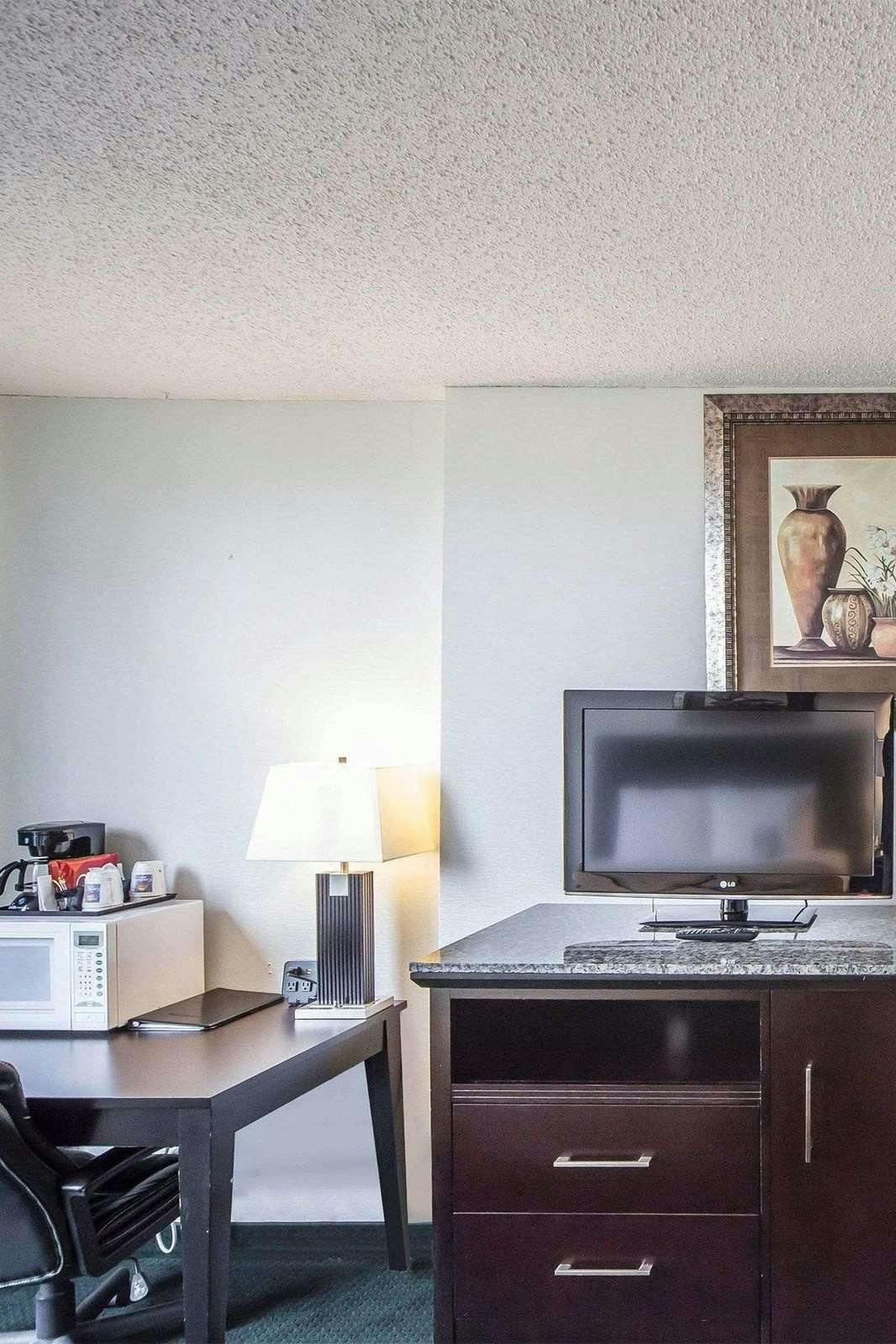 Hotel Comfort Inn & Suites Edmonton photo 3