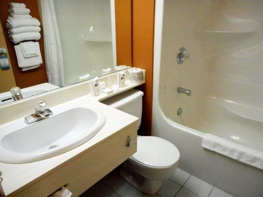 Hotel Chateau Repotel Duplessis photo 4