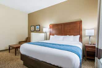 Hotel Comfort Inn & Suites Harrisburg - Hershey West photo 1