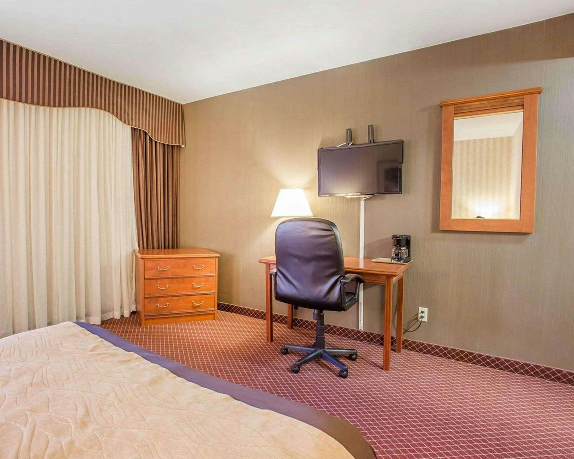 Hotel Quality Inn Toronto Airport photo 2