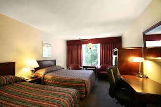 Hotel Sandman Hotel & Suites Kelowna photo 1