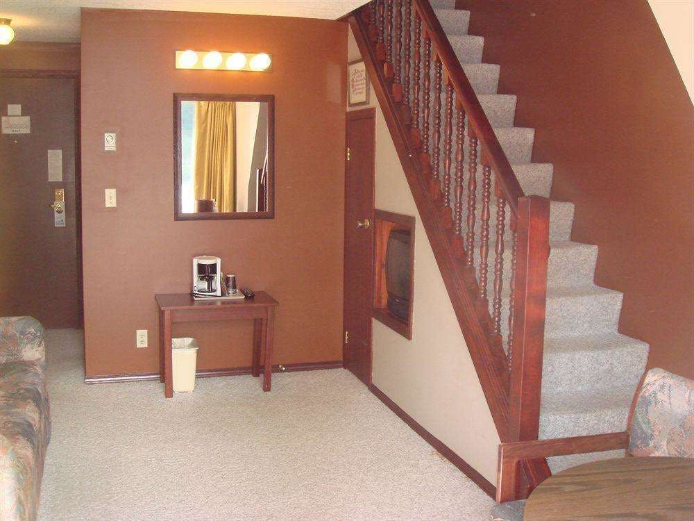 Hotel Three Valley Lake Chateau photo 1