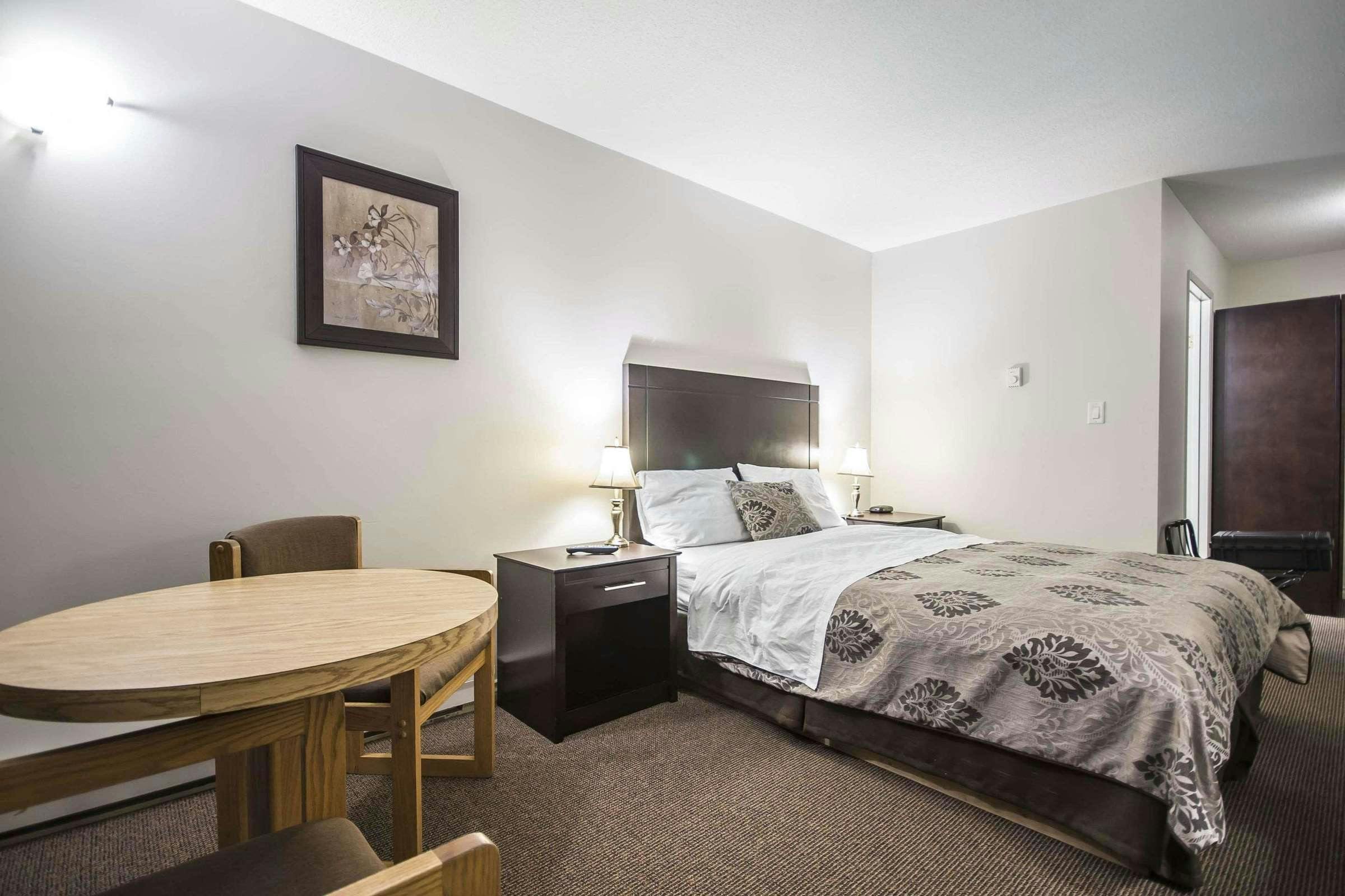 Hotel Econo Lodge Vernon photo 3