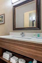 Hotel Quality Suites Whitby photo 5