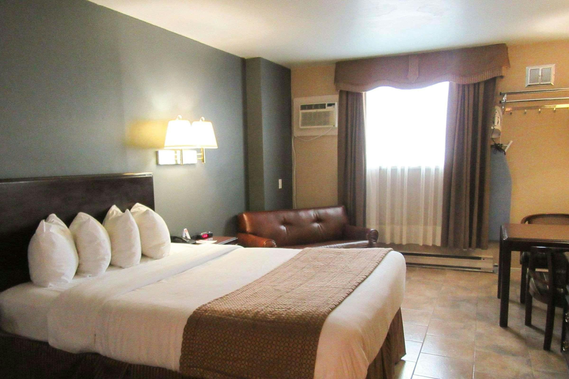 Econo Lodge Brossard, QC