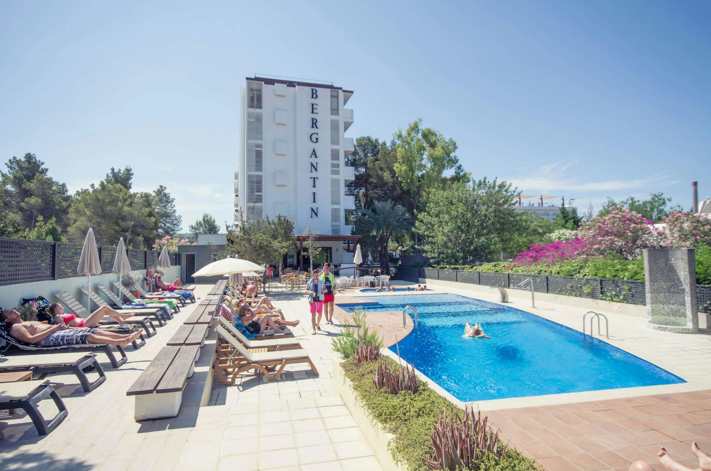 Azuline Hotel Bergantin