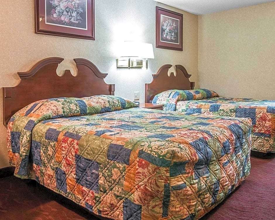 Hotel Rodeway Inn Madison Heights - Detroit photo 2