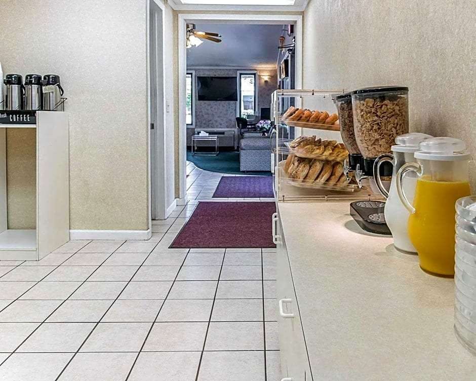 Hotel Rodeway Inn Madison Heights - Detroit photo 5