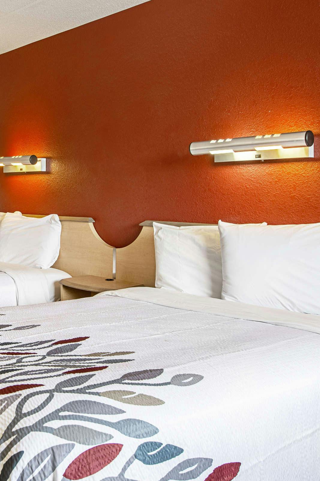 Hotel Red Roof Inn Charleston West - Hurricane, WV photo 5