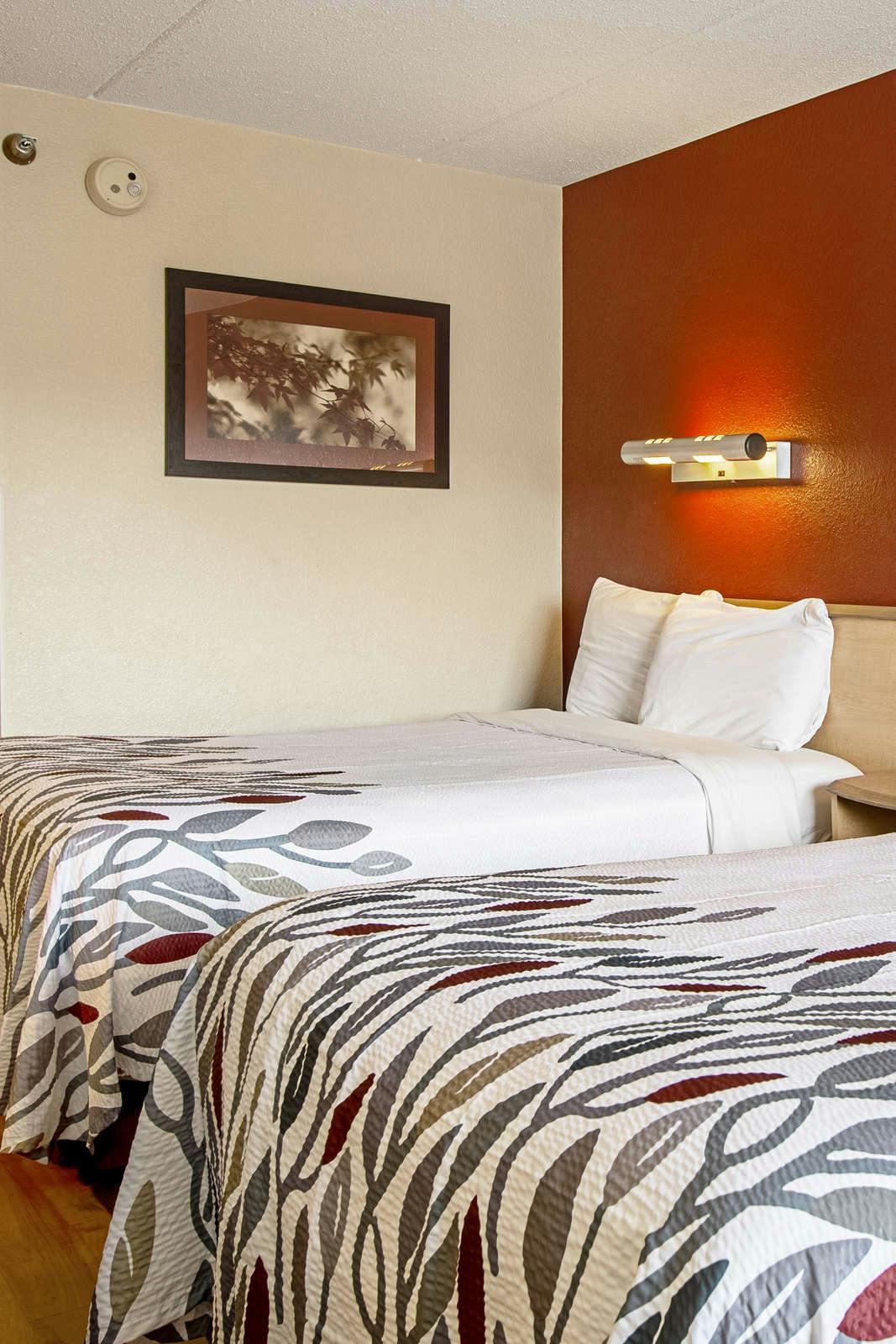 Hotel Red Roof Inn Charleston West - Hurricane, WV photo 4