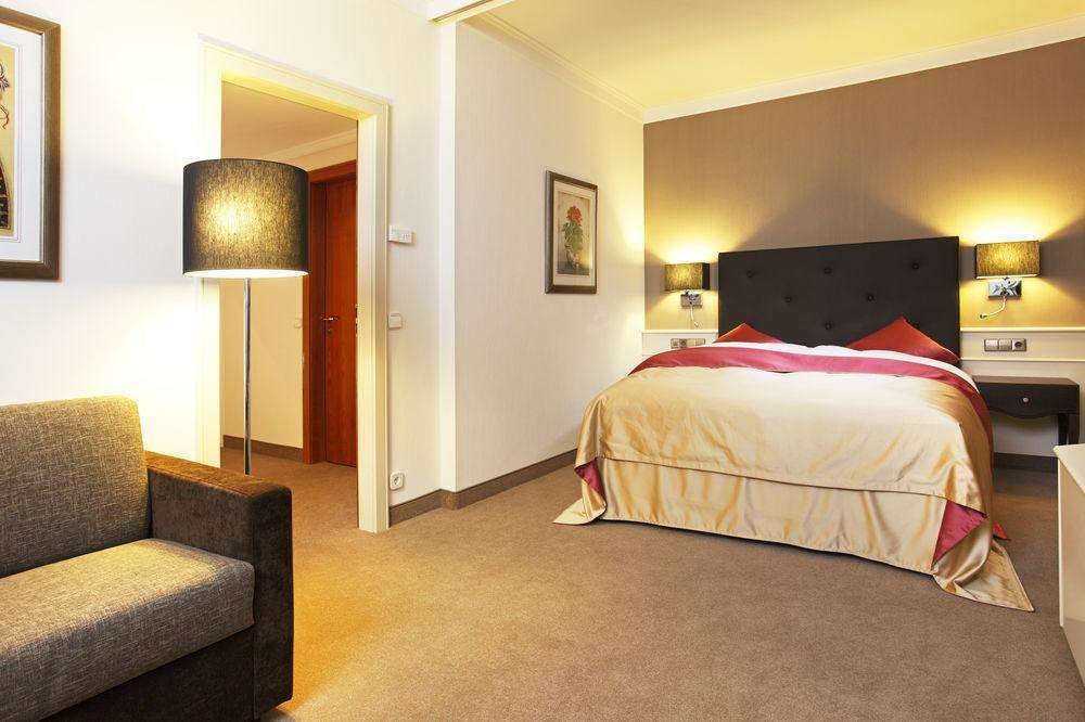 Hotel Althoff Hotel am Schlossgarten photo 5