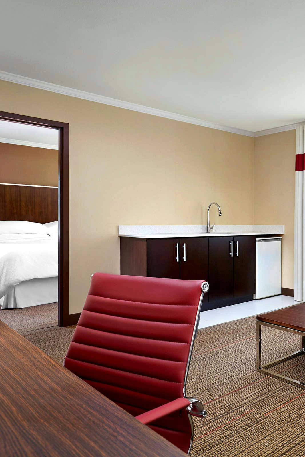 Hotel Four Points by Sheraton Surrey photo 4