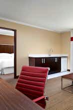Hotel Four Points by Sheraton Surrey photo 4