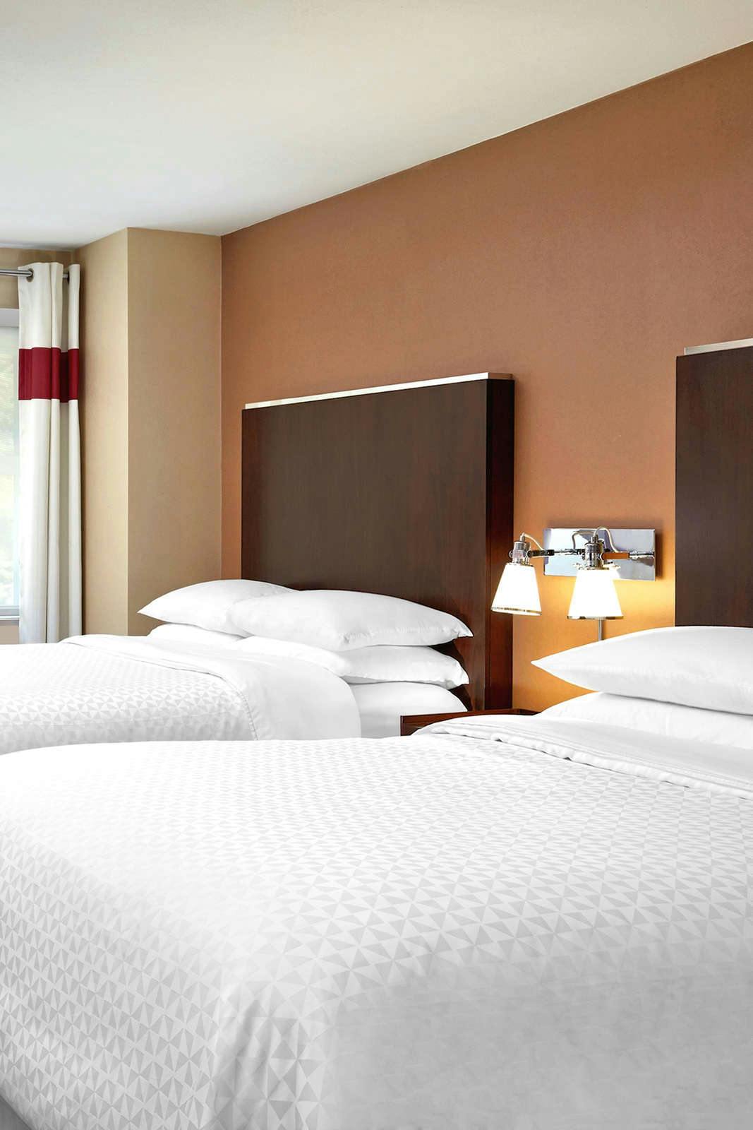 Hotel Four Points by Sheraton Surrey photo 2