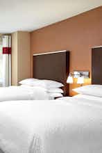 Hotel Four Points by Sheraton Surrey photo 2