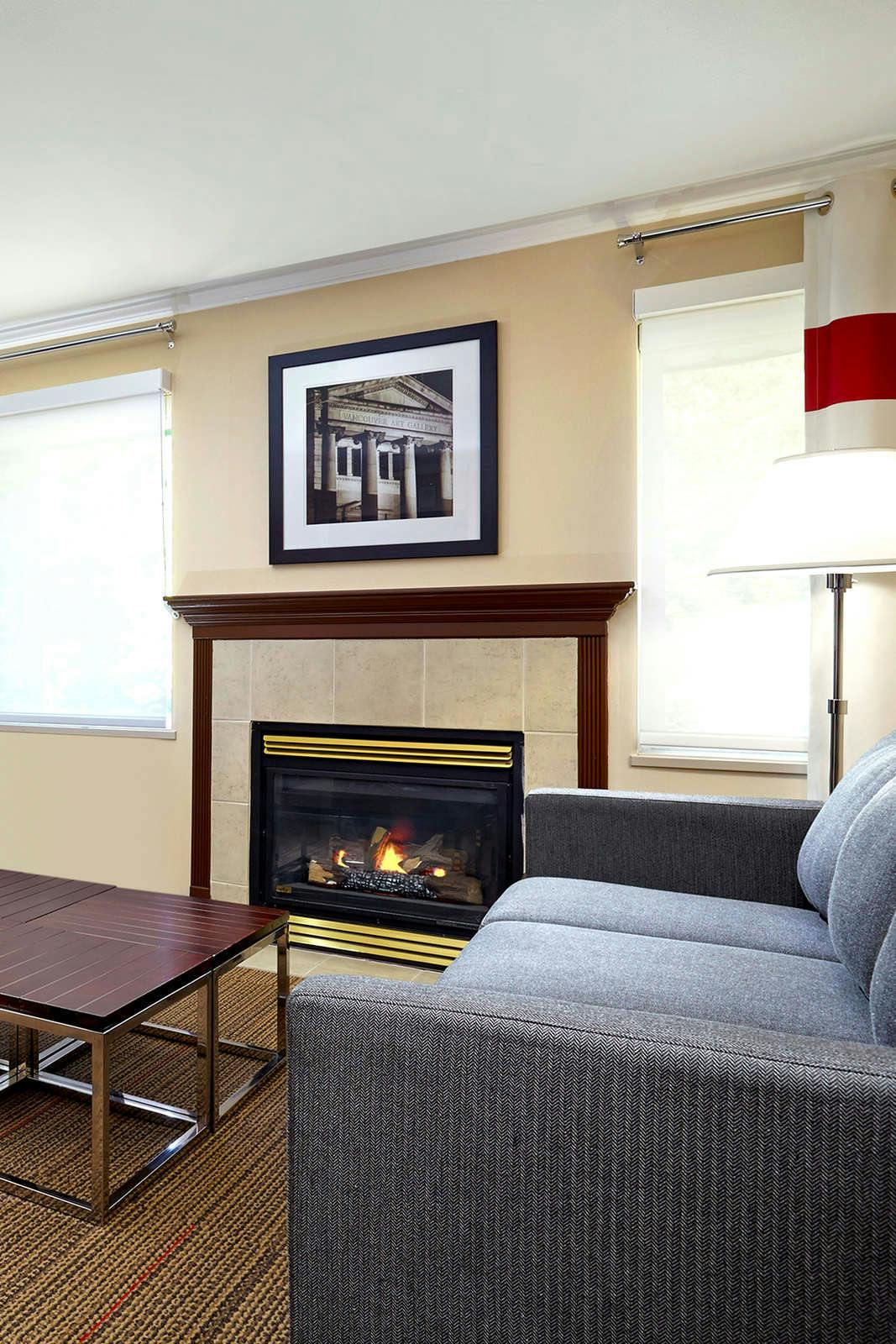 Hotel Four Points by Sheraton Surrey photo 5