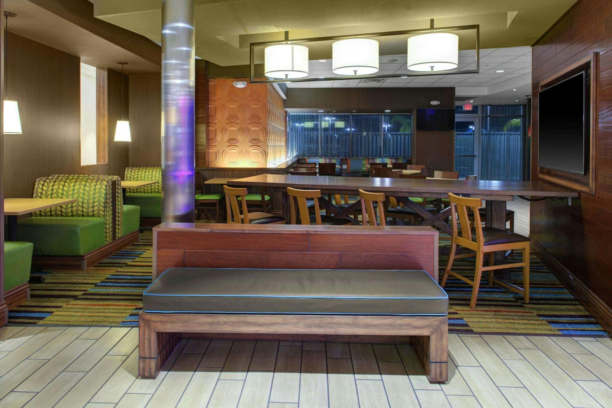 Hotel FAIRFIELD INN AND SUITES BY MARRIOTT BAKERSFIELD NORTH/AIRPORT photo 4