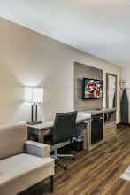 Hotel Red Roof PLUS+ Boston - Logan photo 5
