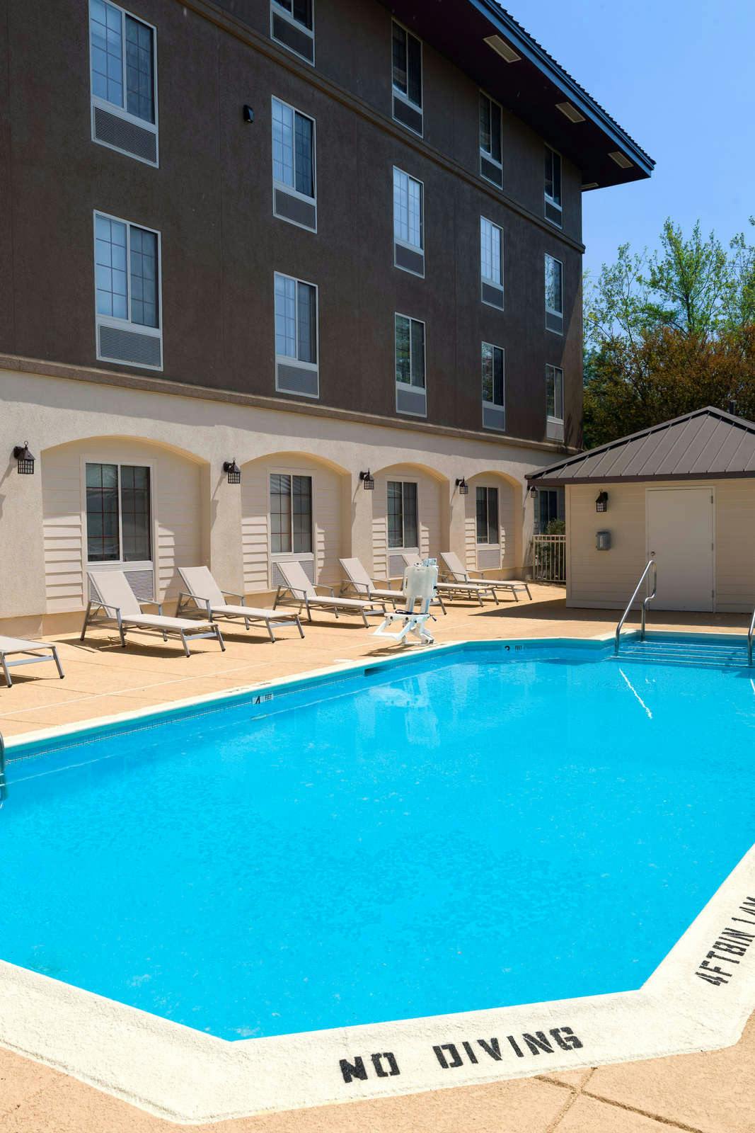 Hotel Holiday Inn Express Langhorn photo 1