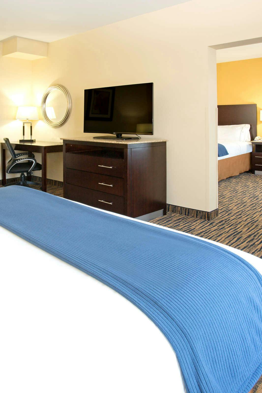 Hotel Holiday Inn Express Hotel & Suites Thornton photo 4
