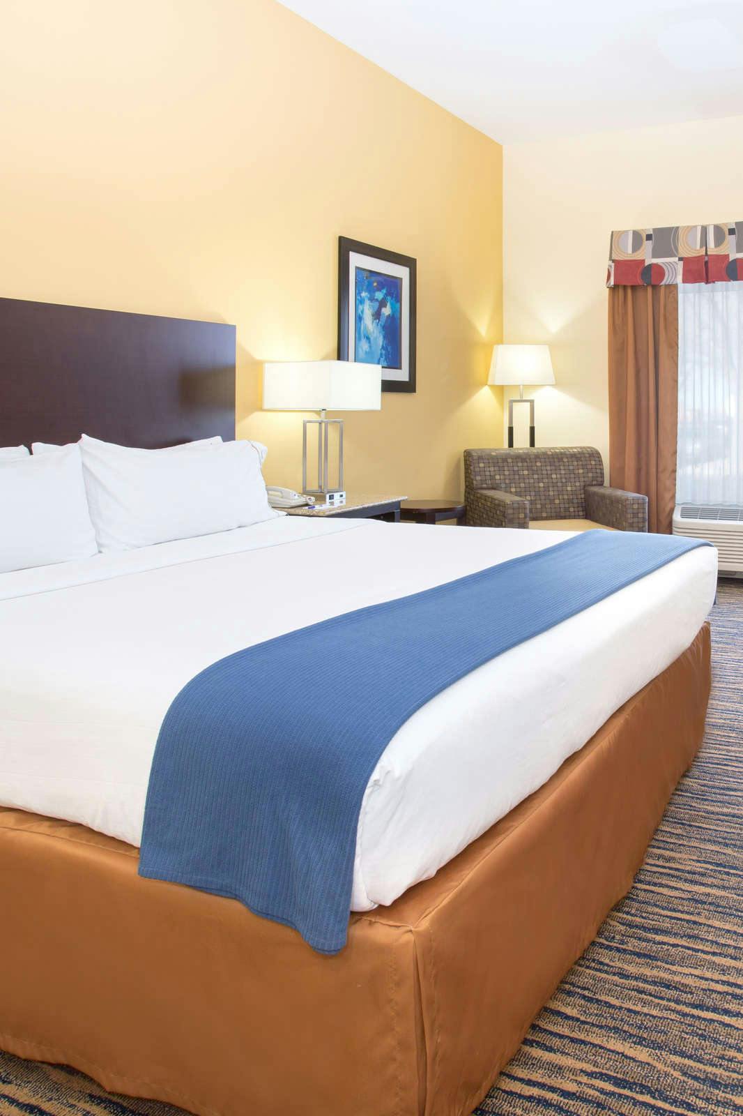 Hotel Holiday Inn Express Hotel & Suites Thornton photo 2