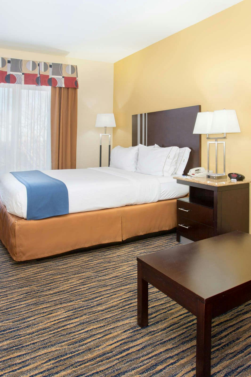 Hotel Holiday Inn Express Hotel & Suites Thornton photo 1