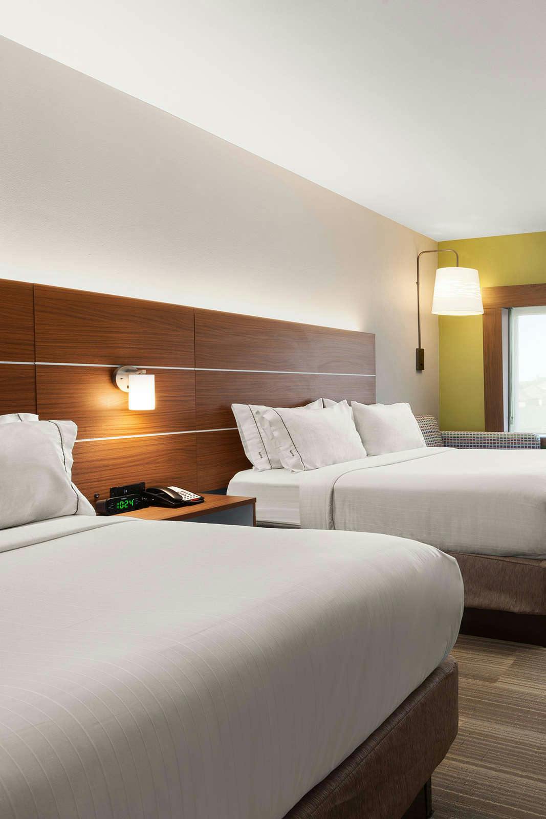 Hotel Holiday Inn Express & Suites Edinburg Mcallen Area photo 3