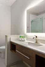 Hotel Holiday Inn Express & Suites Edinburg Mcallen Area photo 5