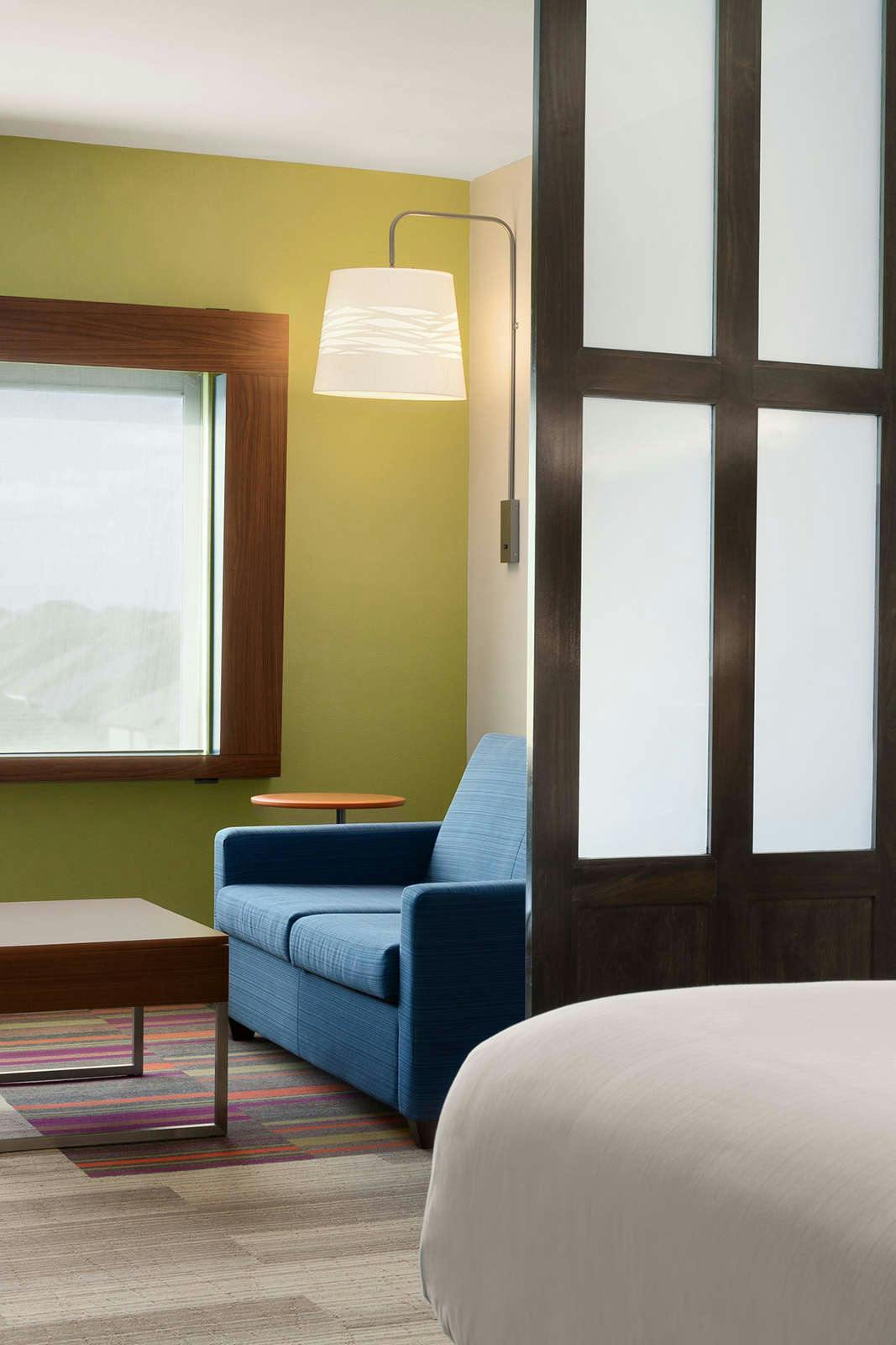 Hotel Holiday Inn Express & Suites Edinburg Mcallen Area photo 4